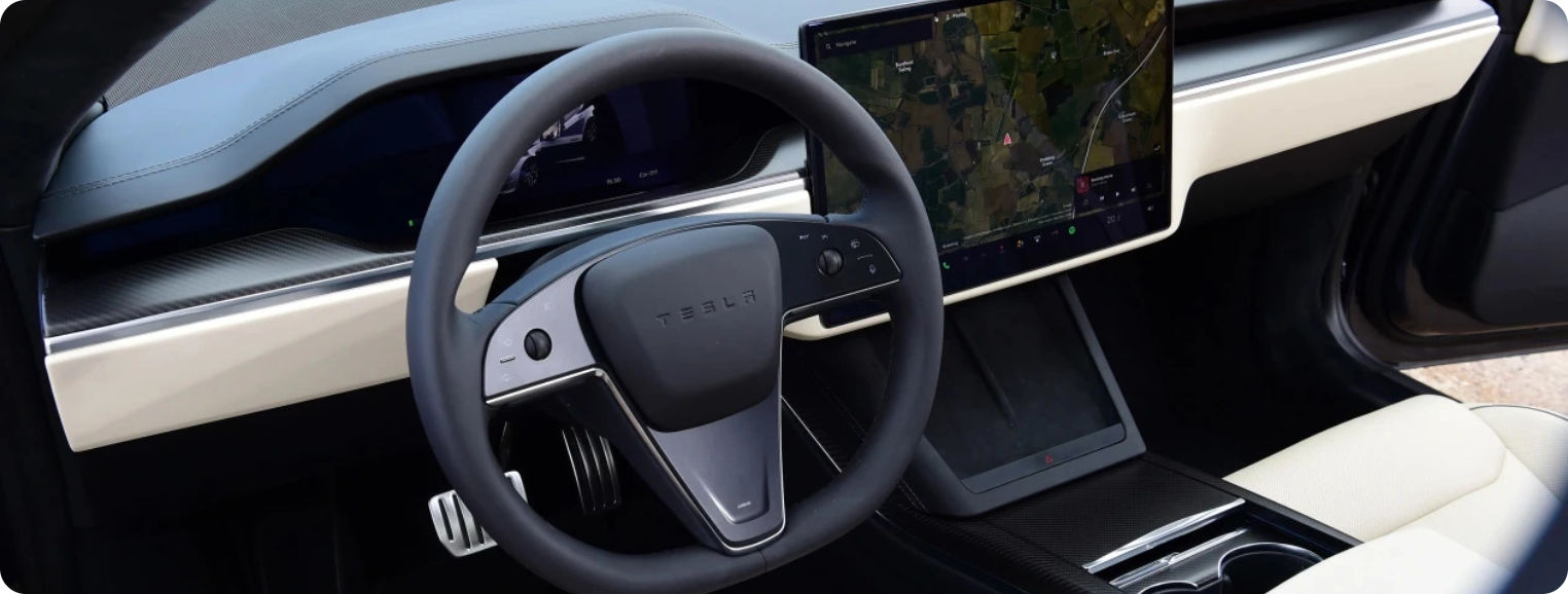 Tesla Model S Plaid 2023 UK 17